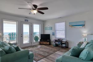 Χώρος καθιστικού στο Turtle Time! -North Topsail Beach