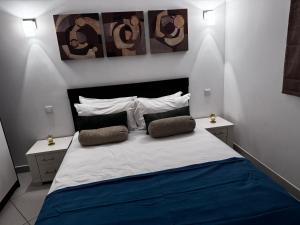 a bedroom with a large bed with two pillows at Melia Dunas Ilha do Sal Apartamentos in Santa Maria