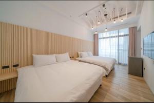 سرير أو أسرّة في غرفة في 鄢室民宿