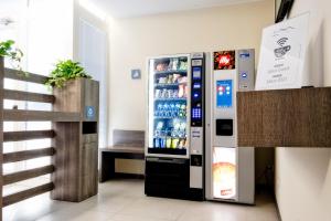 a vending machine with drinks in a room at SALUS Locazione Turistica in Verona