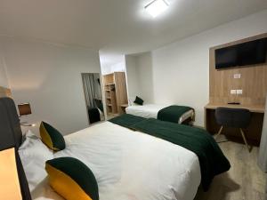Postel nebo postele na pokoji v ubytování Hôtel NOROTEL