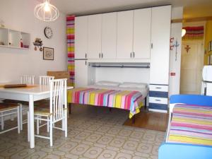 Zdjęcie z galerii obiektu Colourful studio with shared pool for 4 guests w mieście Porto Santa Margherita di Caorle