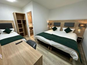 Postel nebo postele na pokoji v ubytování Hôtel NOROTEL