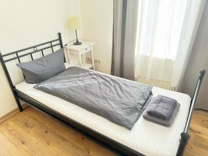 Llit o llits en una habitació de Pension Dresdener Berge