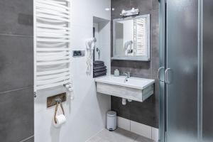 a bathroom with a sink and a shower at Nasze Calle in Węgorzewo