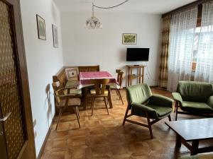 TV a/nebo společenská místnost v ubytování CASA PINUCCIA APPARTAMENTO EST
