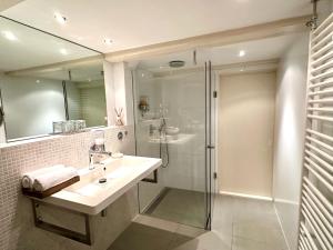 a bathroom with a sink and a shower at Amsterdam Barangay in Amsterdam