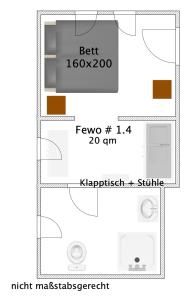 een plattegrond van een kleine badkamer met bij Ferienwohnungen Mey Haus zum Rosenstock in Erfurt