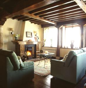 A seating area at Casa de Campoo