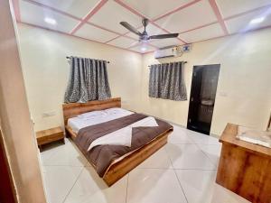 Säng eller sängar i ett rum på Vishranti resort and villa kashid beach