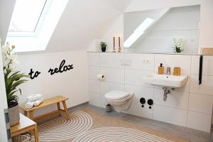 a bathroom with a sink and a toilet at Nibelungen Apartments - Hantalgasse Worms in Worms