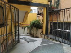 an entrance to a building with an iron gate at DIMORAVIAPIADUE in Savona