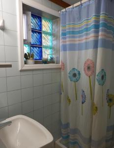 Ένα μπάνιο στο Family Friendly Kalliopi Apt +16 φωτογραφίες