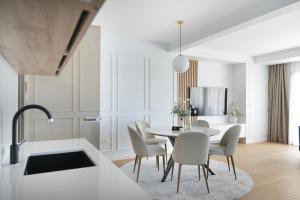 Virtuve vai virtuves zona naktsmītnē Adria Concept Suites