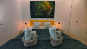 a bedroom with a bed with towels on it at Nuevo Hola Madrid Alojamiento Temporal in Madrid