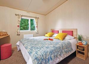 Llit o llits en una habitació de White Tower Holiday Park