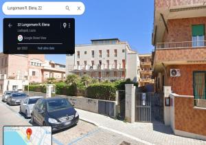 um carro estacionado ao lado de uma rua com edifícios em Appartamento sul lungomare - Ladispoli em Ladispoli