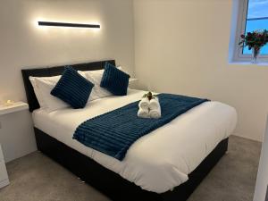 En eller flere senge i et værelse på Coastal Escape