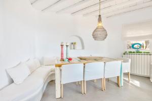 Khu vực ghế ngồi tại Boutique Villa Aquata Private pool