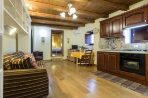 Kuchyň nebo kuchyňský kout v ubytování Le Rocche Valnerina Residence