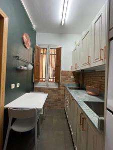 a kitchen with a white counter top in a room at Casa Luna, tu oasis en mejor barrio de Madrid in Madrid