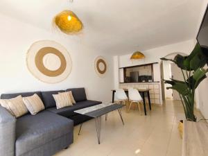 Televízia a/alebo spoločenská miestnosť v ubytovaní Medina Marinas - Tú hogar con solarium privado!