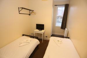Postel nebo postele na pokoji v ubytování Charlie Hotel