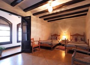 Ein Bett oder Betten in einem Zimmer der Unterkunft CA L'ASSUMPCIÓ: Relax, nature and history place.