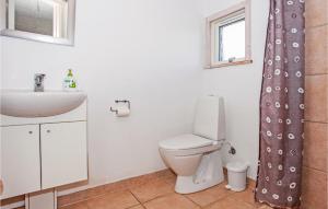 Bathroom sa Nice Home In Slagelse With Kitchen