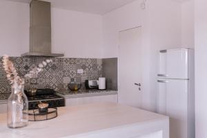 a kitchen with a vase of flowers on a counter at Duplex Alpha in Villa María