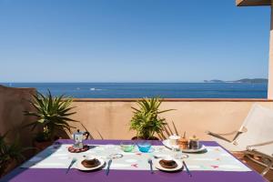 A general sea view or a sea view taken from Az apartmant