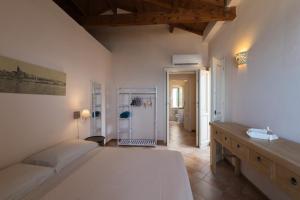 A bed or beds in a room at L'attichetto