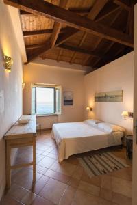A bed or beds in a room at L'attichetto