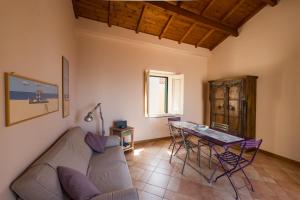 A seating area at L'attichetto