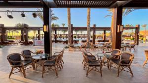 Um restaurante ou outro lugar para comer em Gemma Resort