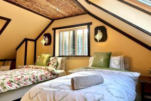 Ein Bett oder Betten in einem Zimmer der Unterkunft Re-Vive, At Rhigos, ZipWorld,Pen-y-Fan,Waterfalls
