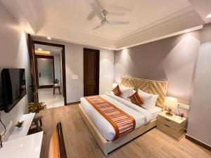 a hotel room with a bed and a television at Hotel Gianmala Residency South Extension near AIIMS Delhi in New Delhi