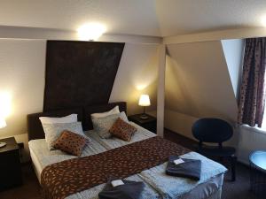 Postel nebo postele na pokoji v ubytování Kikelet Villa + 26 fotografií