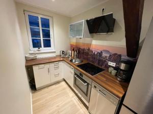 Kuchyň nebo kuchyňský kout v ubytování Ferienwohnung Kohlbornsteinblick am Malerweg