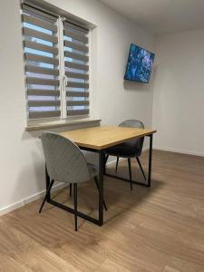 Μια τηλεόραση ή/και κέντρο ψυχαγωγίας στο Komplette Studiowohnung