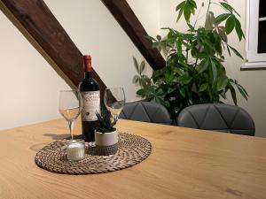 Nápoje v ubytování Ferienwohnung Kohlbornsteinblick am Malerweg