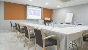 Zaplecze biznesowe lub konferencyjne w obiekcie Holiday Inn Express Alcobendas by IHG