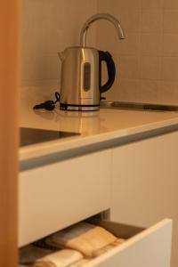 a tea kettle sitting on top of a kitchen counter at Casa da Carvoaria in Vila Real
