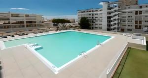 Bazén v ubytování Precioso apartamento reformado con vistas directas al mar nebo v jeho okolí