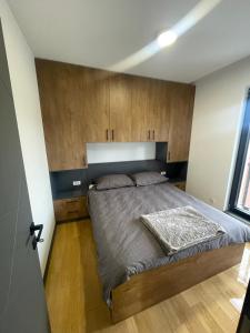 a bedroom with a large bed with wooden cabinets at Jutarnja Zvezda Kop in Kopaonik