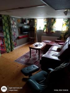 Χώρος καθιστικού στο Konstnären Lenas hus. +10 φωτογραφίες