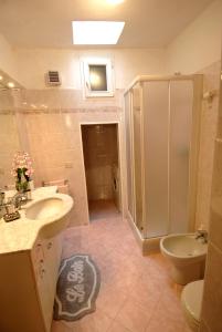 a bathroom with a sink and a toilet and a shower at Pae veciu casa vacanze in Monterosso al Mare +14 photos