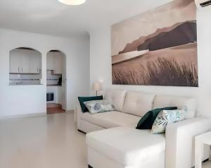 Posezení v ubytování Precioso apartamento reformado con vistas directas al mar