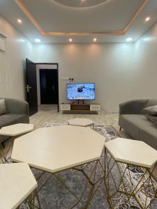 TV a/nebo společenská místnost v ubytování الرس