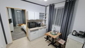 Kuchyň nebo kuchyňský kout v ubytování Pomiculturii Residence 3 + 13 fotografií